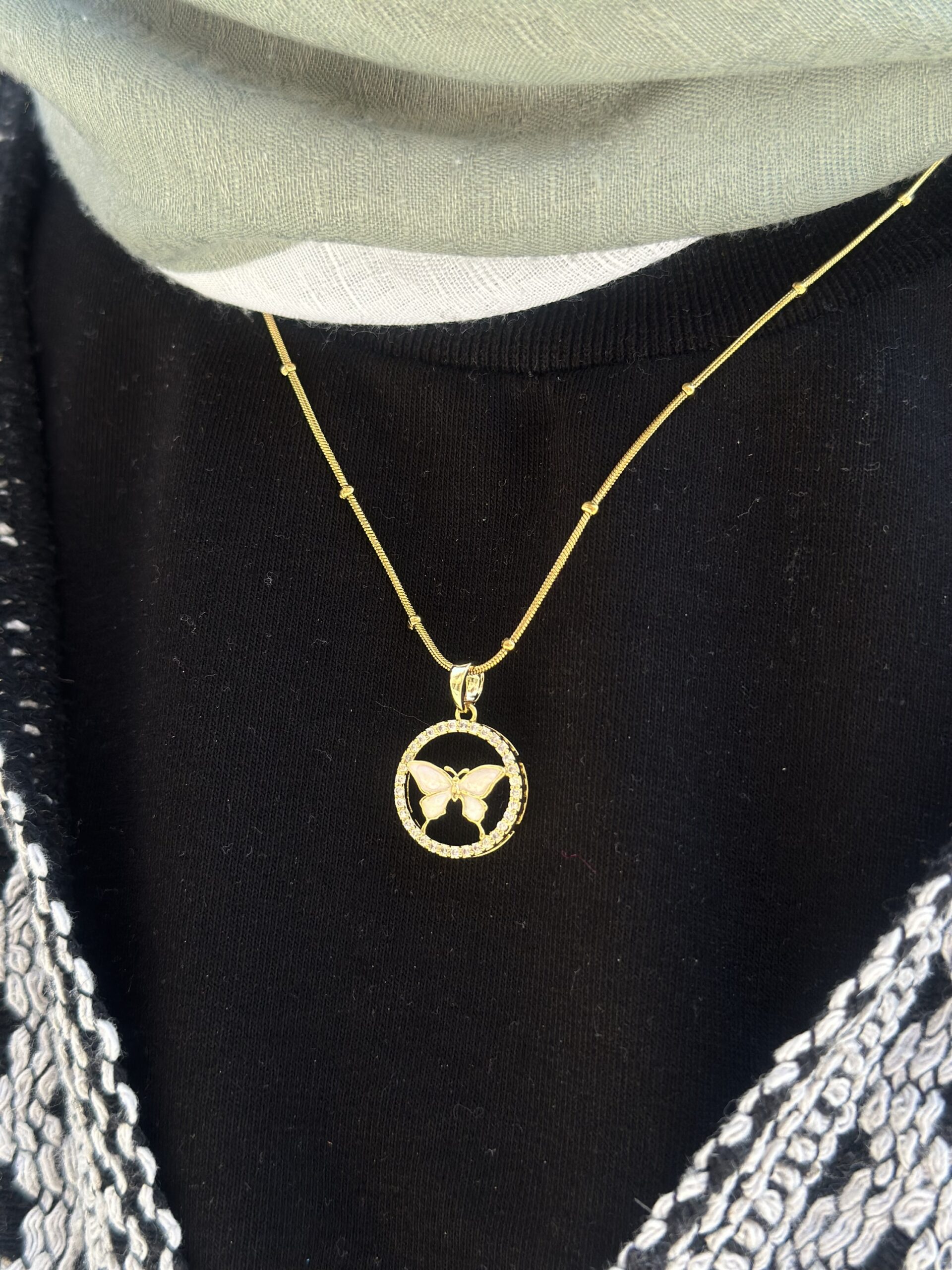 Trend gold kelebek kolye
