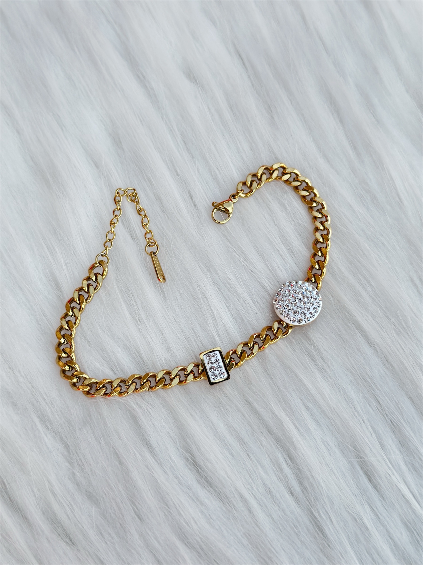 Taşlı trend gold bileklik